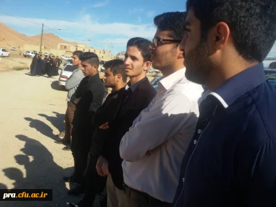 حضور ریاست محترم پردیس جناب آقای دکتر رضاپور ، کارکنان و دانشجویان پردیس در خاکسپاری دانشجو رضا آبسید