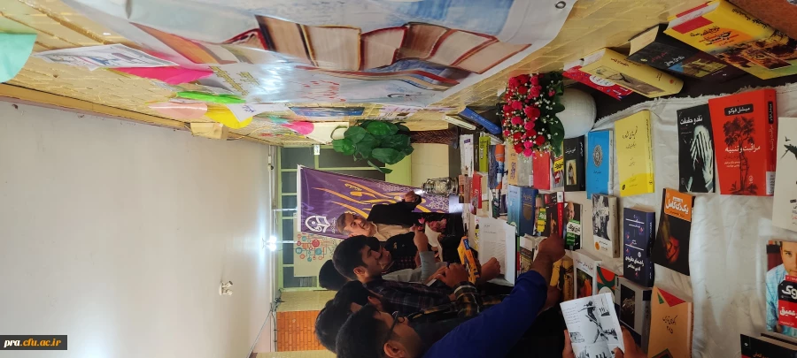برپایی نمایشگاه کتاب به مناسبت هفته کتاب وکتابخوانی 2