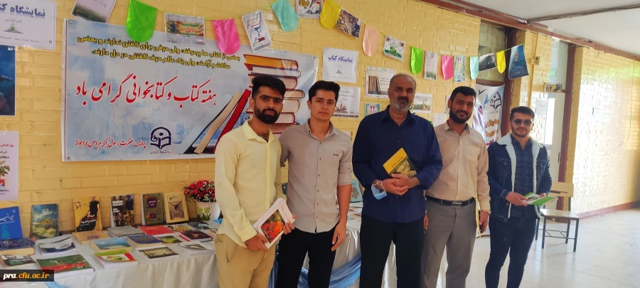 برپایی نمایشگاه کتاب به مناسبت هفته کتاب وکتابخوانی 4