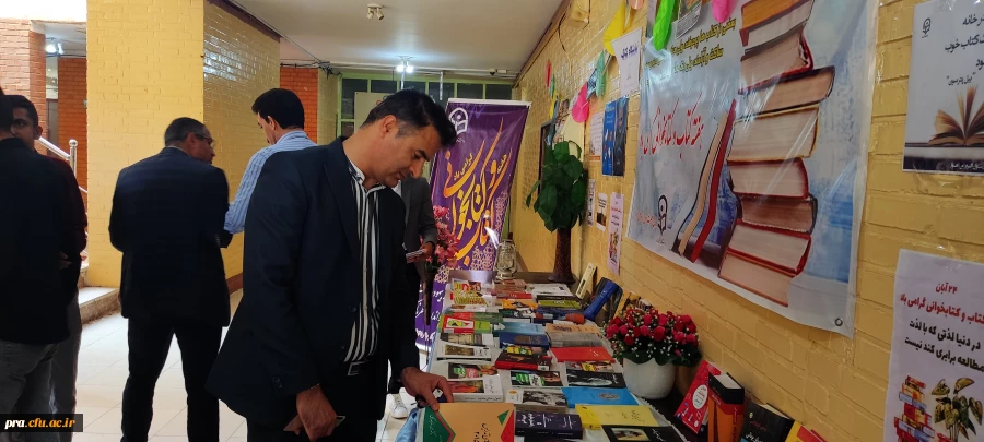 برپایی نمایشگاه کتاب به مناسبت هفته کتاب وکتابخوانی 6