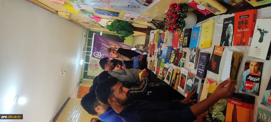 برپایی نمایشگاه کتاب به مناسبت هفته کتاب وکتابخوانی 11
