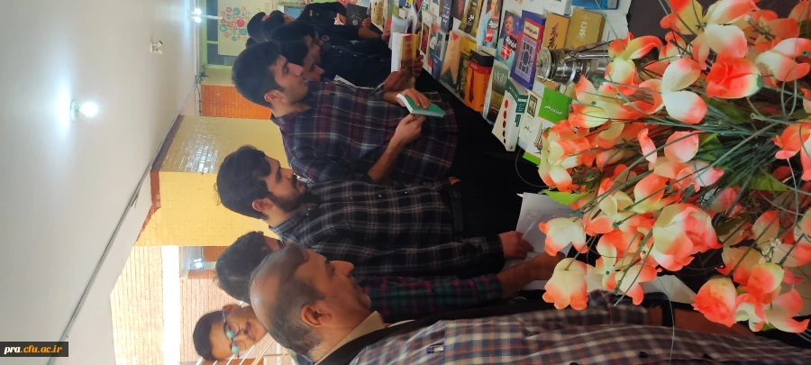 برپایی نمایشگاه کتاب به مناسبت هفته کتاب وکتابخوانی 13