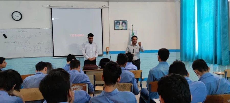 برگزاری کارگـاه ریاضیـات و کشـف روابـط بـا حـضـور اسـتـاد سید عبدالهادی آرامـی درمرکز دکتر حسابی 4