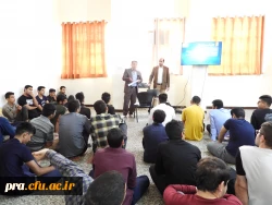 ارائه ابلاغ شیوه نامه انضباطی توسط معاونت هماهنگی و پشتیبانی پردیس دکتر حاذق نژاد به دانشجو معلمان مرکز دکتر حسابی 4