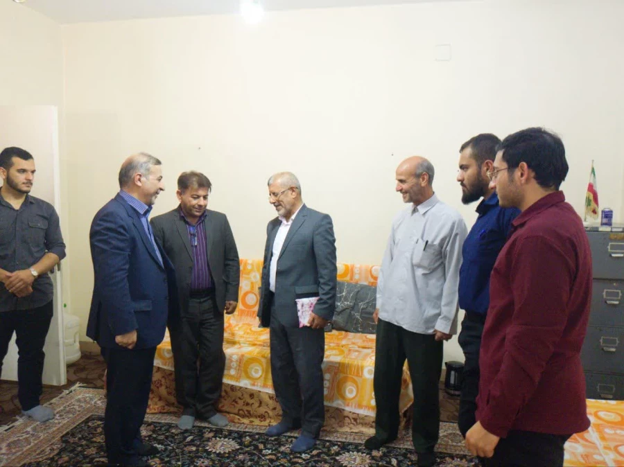 نشست و گفتگوی صمیمانه نماینده ی شورای شهر اهواز در پردیس حضرت رسول اکرم(ص)  2